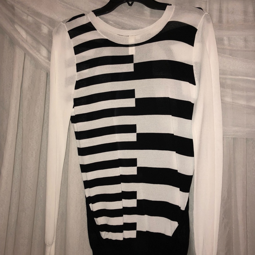 Black & white sweater 100% viscose size small